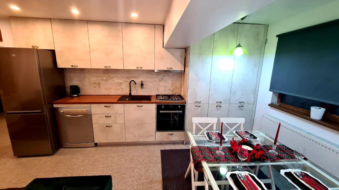La Fluturi Apartament Appartement Suceava Buitenkant foto