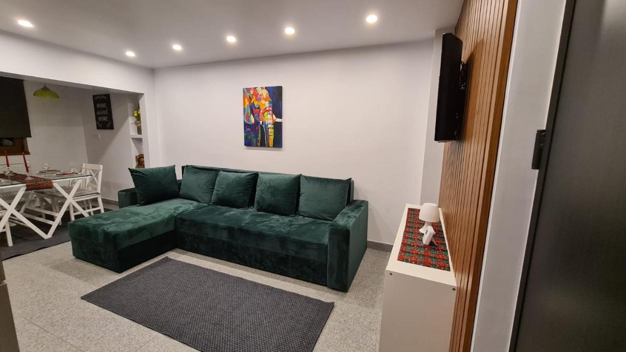 La Fluturi Apartament Appartement Suceava Buitenkant foto