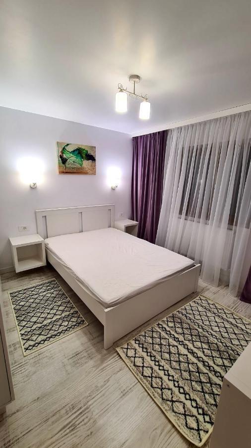 La Fluturi Apartament Appartement Suceava Buitenkant foto