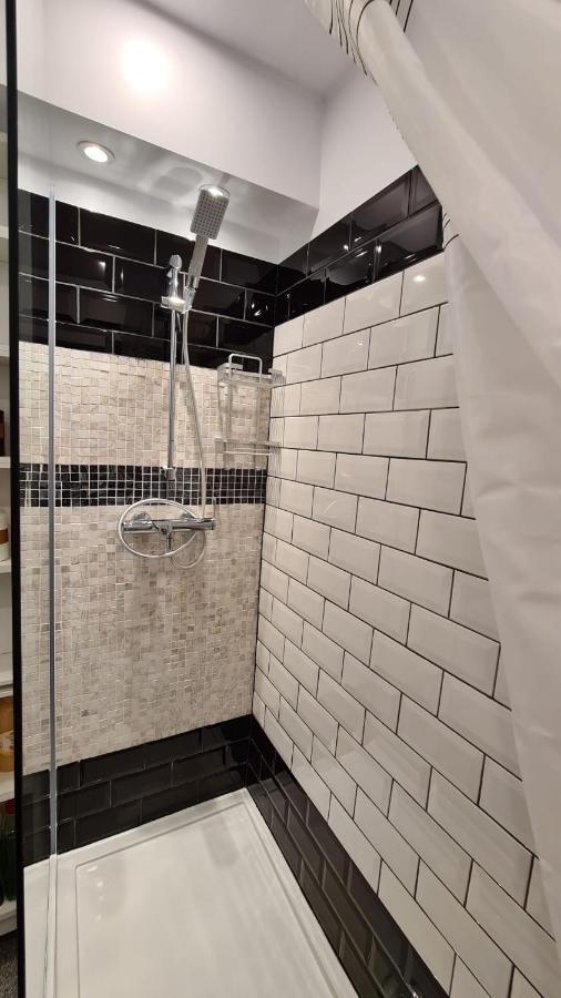 La Fluturi Apartament Appartement Suceava Buitenkant foto