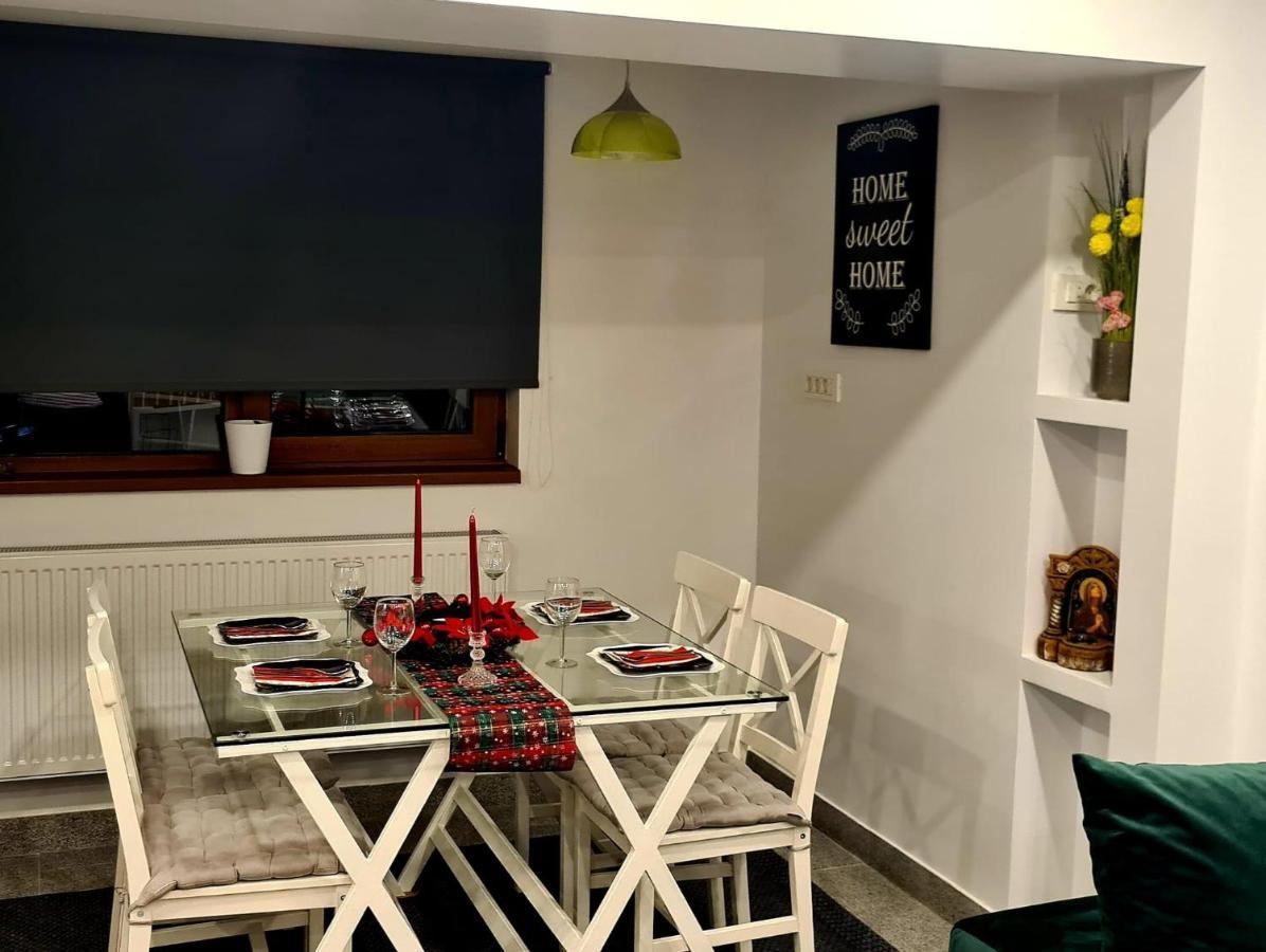 La Fluturi Apartament Appartement Suceava Buitenkant foto