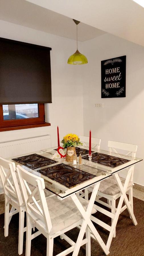 La Fluturi Apartament Appartement Suceava Buitenkant foto