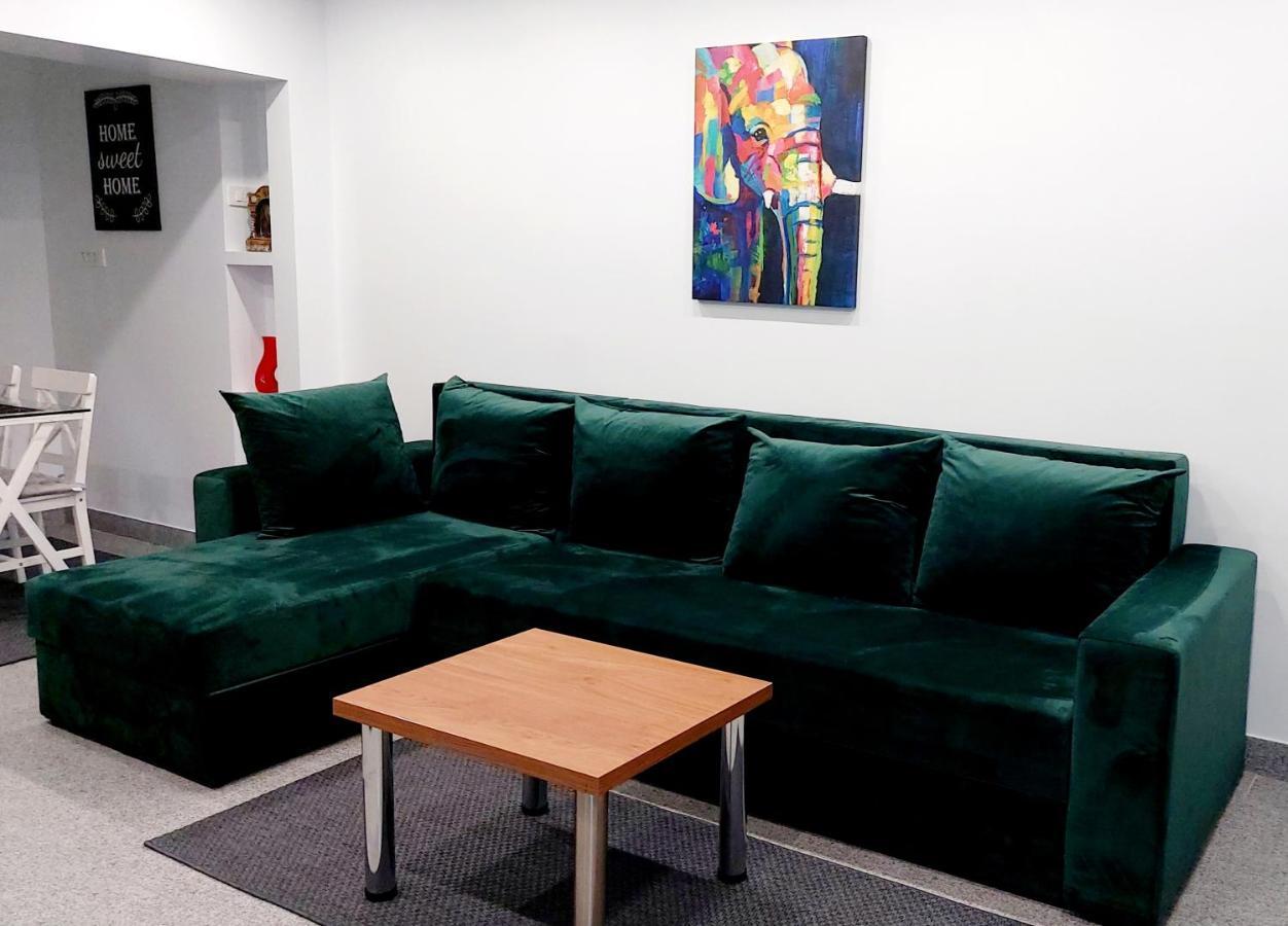 La Fluturi Apartament Appartement Suceava Buitenkant foto