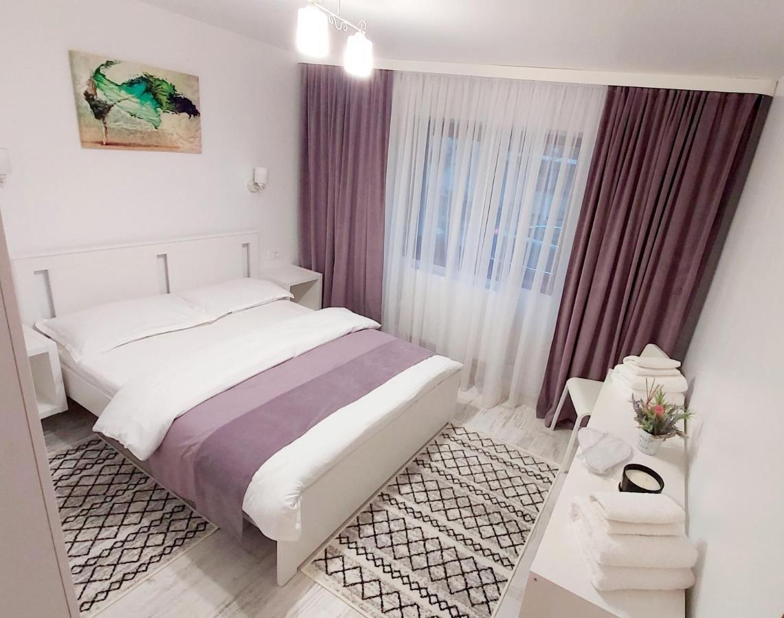 La Fluturi Apartament Appartement Suceava Buitenkant foto