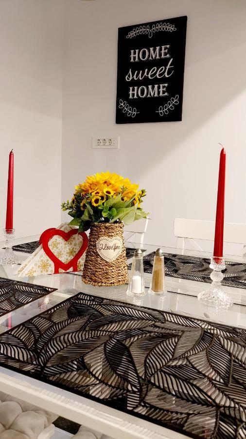La Fluturi Apartament Appartement Suceava Buitenkant foto