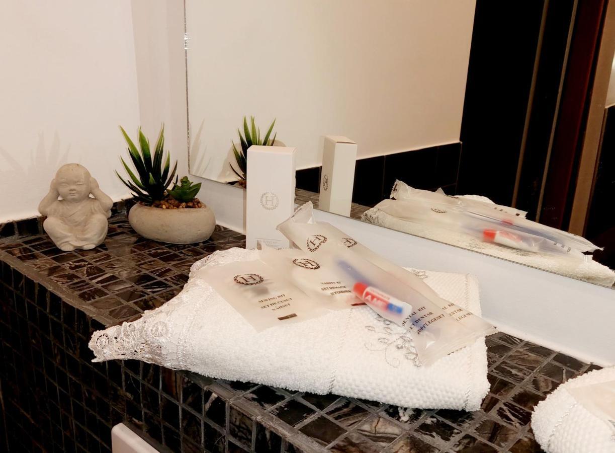 La Fluturi Apartament Appartement Suceava Buitenkant foto