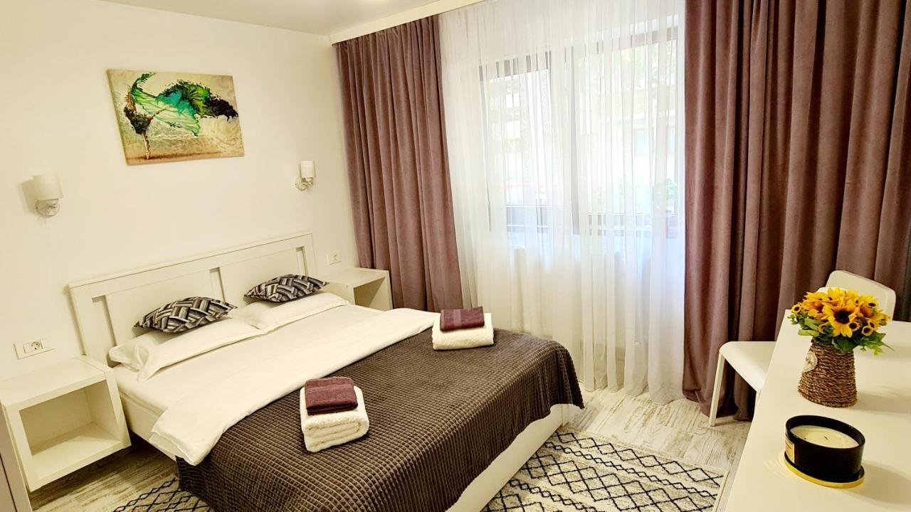 La Fluturi Apartament Appartement Suceava Buitenkant foto