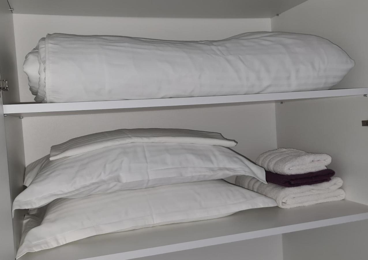La Fluturi Apartament Appartement Suceava Buitenkant foto